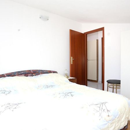 Family Friendly Seaside Apartments Razanj, Rogoznica - 10373 客房 照片