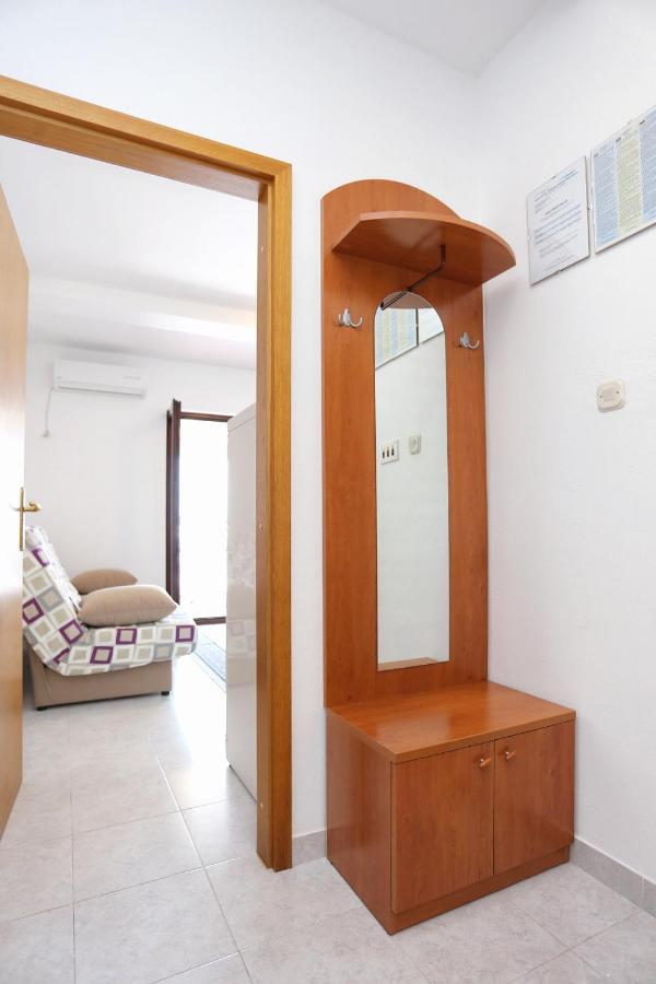 Family Friendly Seaside Apartments Razanj, Rogoznica - 10373 外观 照片