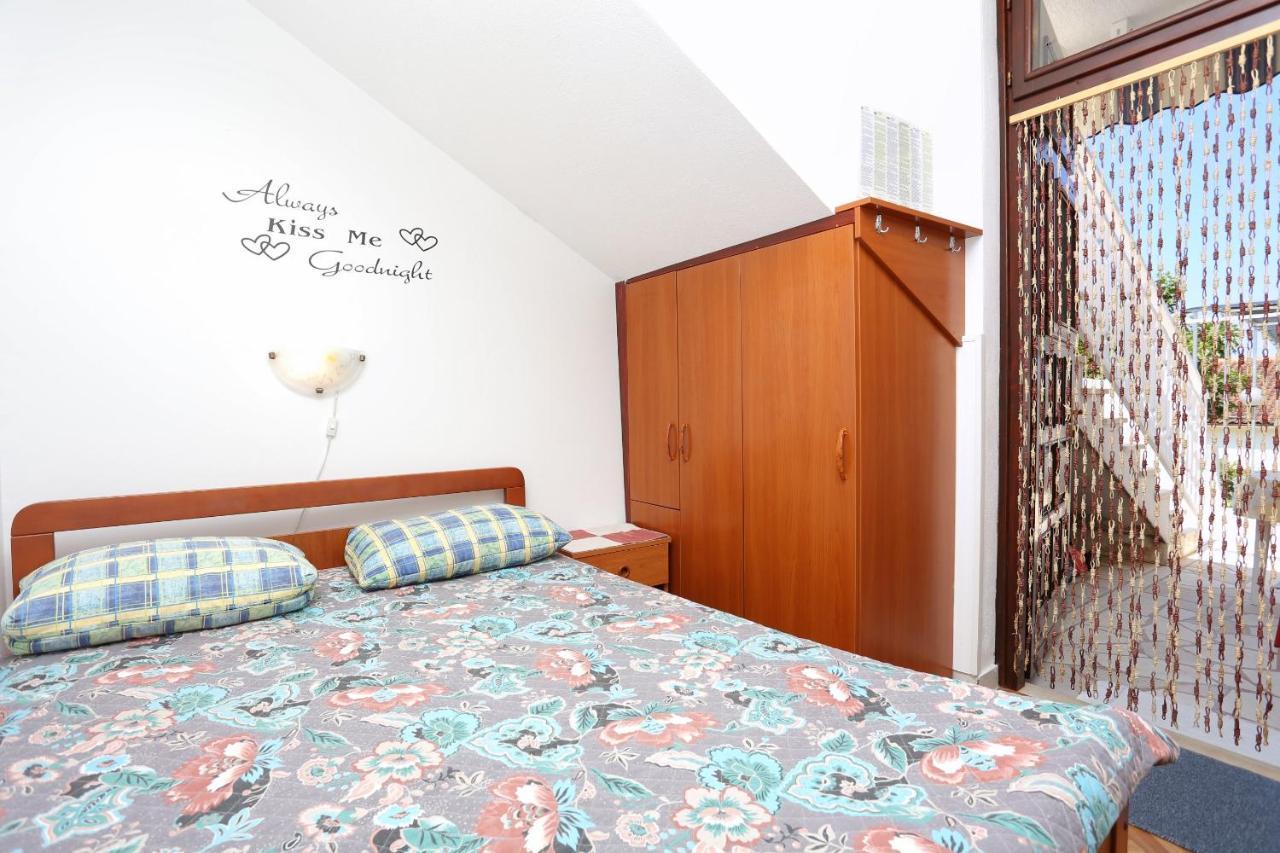 Family Friendly Seaside Apartments Razanj, Rogoznica - 10373 外观 照片