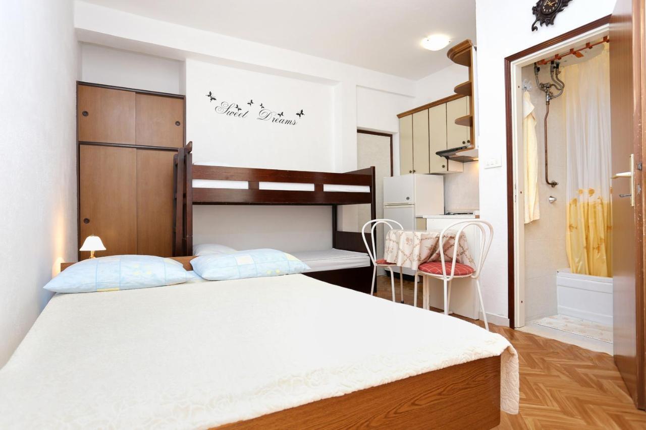 Family Friendly Seaside Apartments Razanj, Rogoznica - 10373 外观 照片