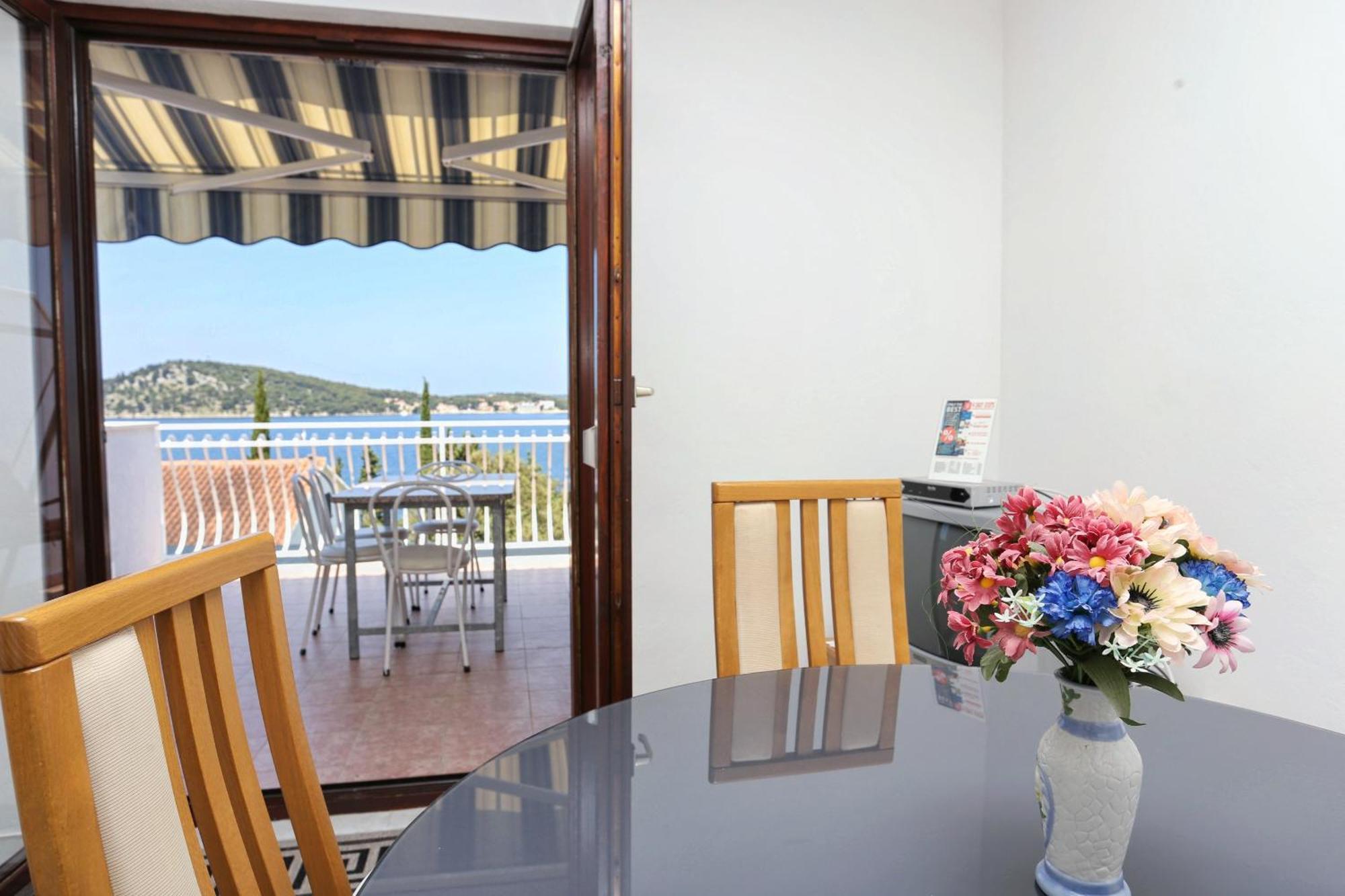 Family Friendly Seaside Apartments Razanj, Rogoznica - 10373 客房 照片